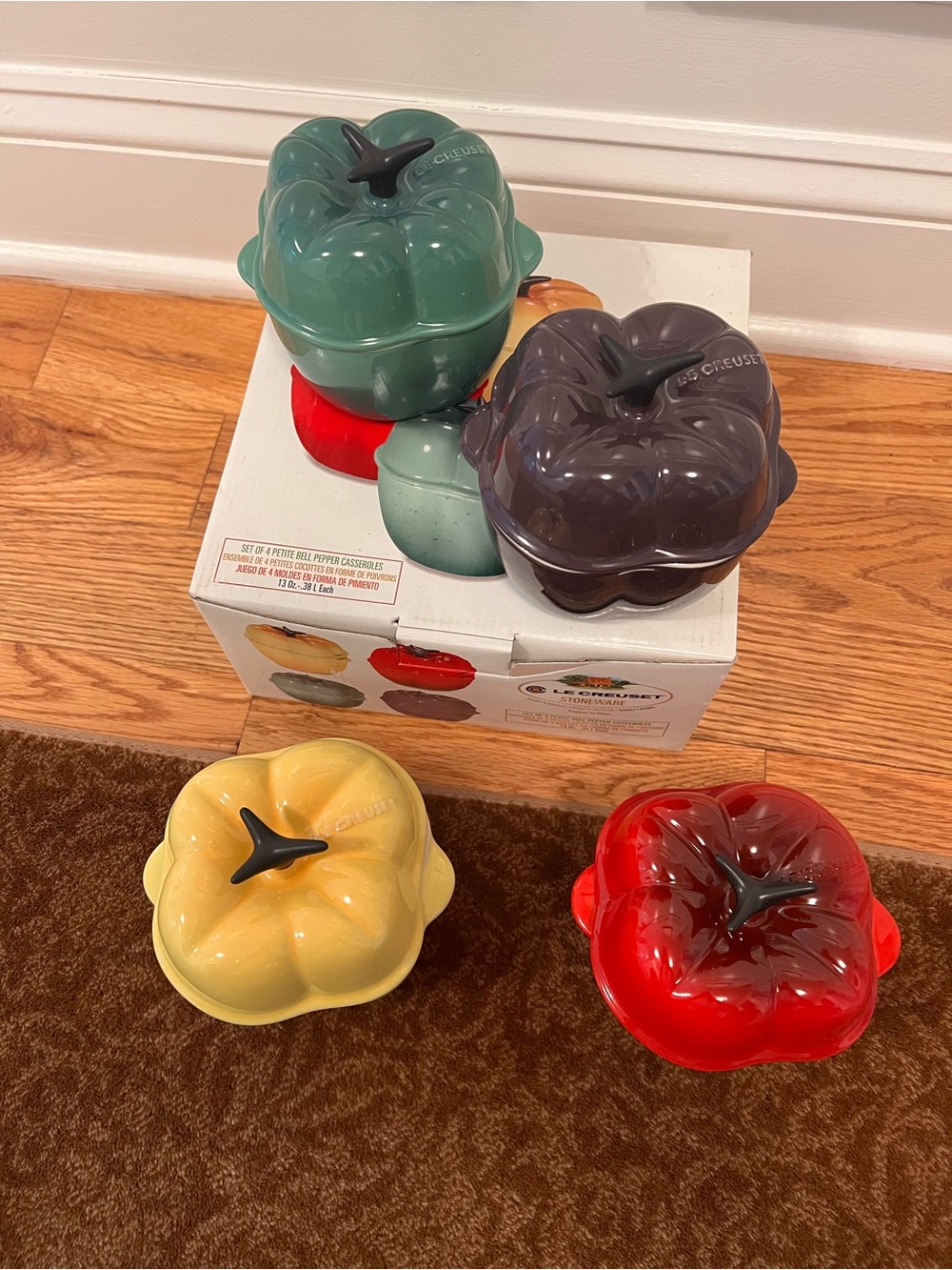 NIB Le Creuset set of 4 petite bell pepper casseroles - Picture 4 of 16